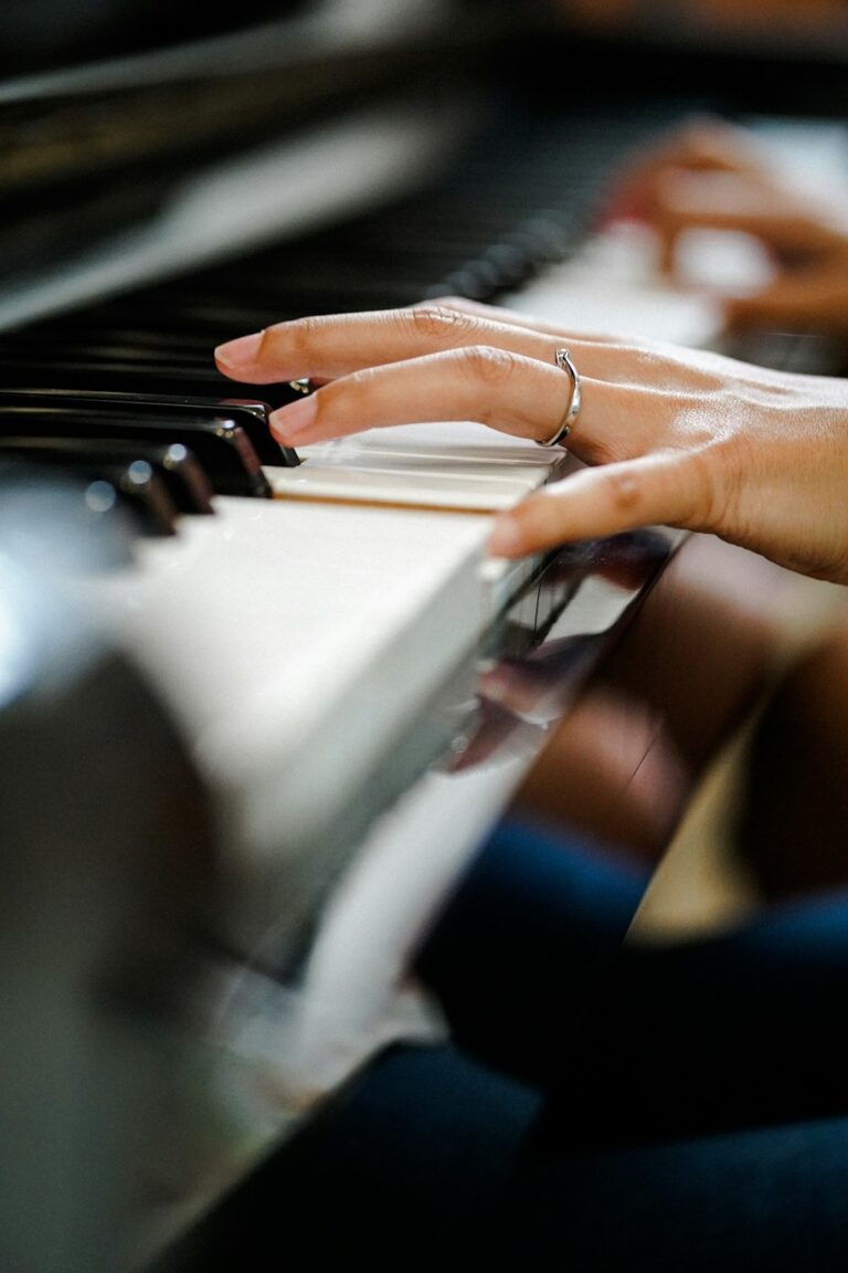 piano hand