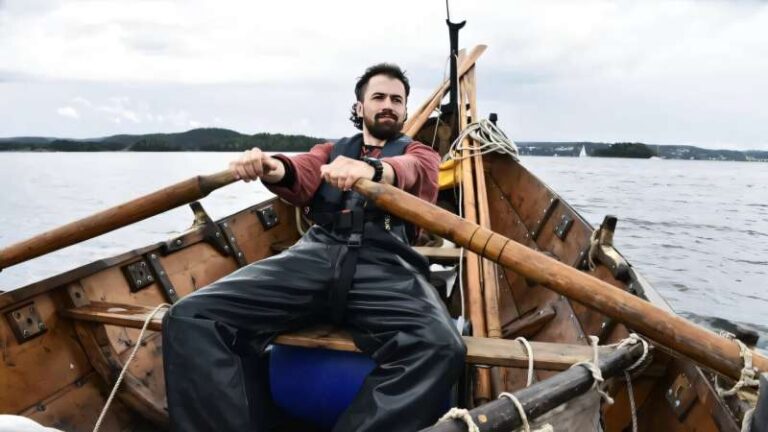 archaeologist-sailing